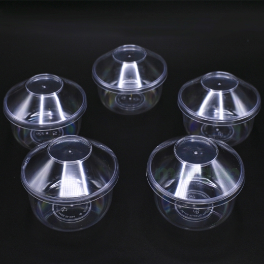 صورة علب ايسكريم شفاف مع غطاء 